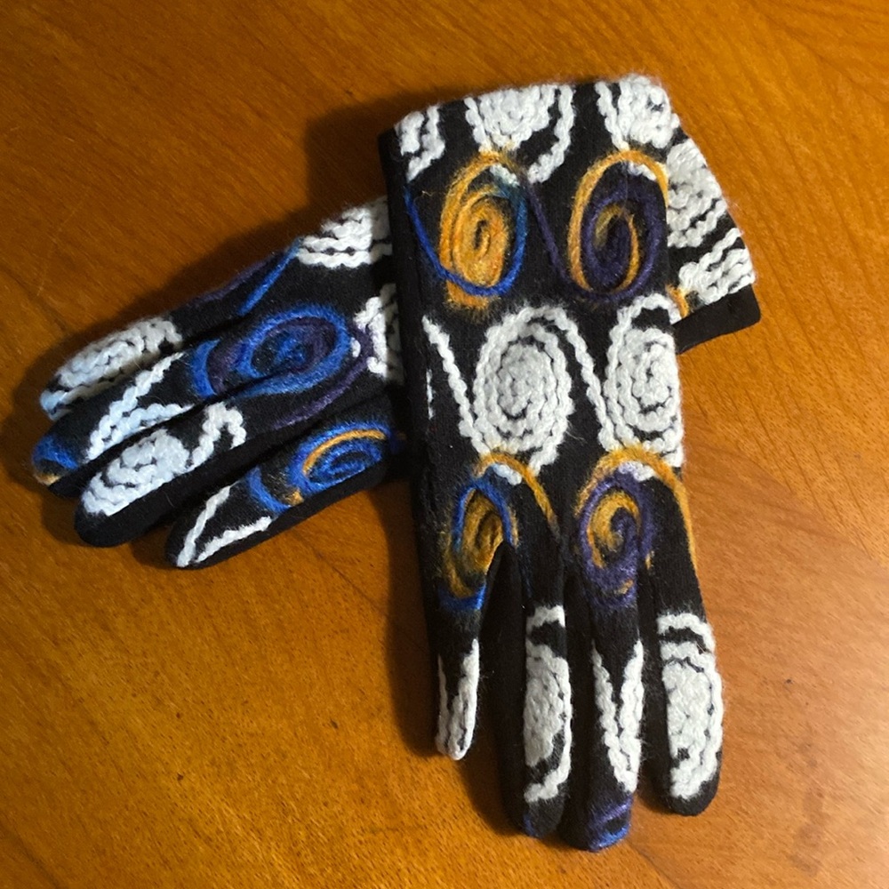 ⚡️3/$15⚡️ NWOT Unique Women’s Touch Screen Winter Gloves | Artsy Yarn Detail
